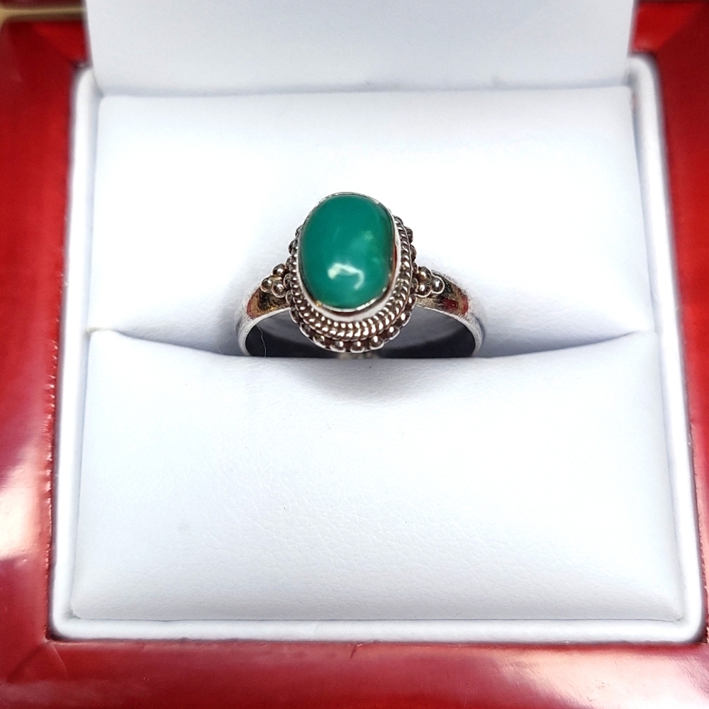 Chic Silver and Green Gemstone Ring